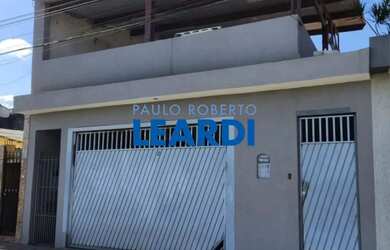 Imagem: A casa possui 3 Dormitórios, 3 Banheiros, 2 Vagas na garagem