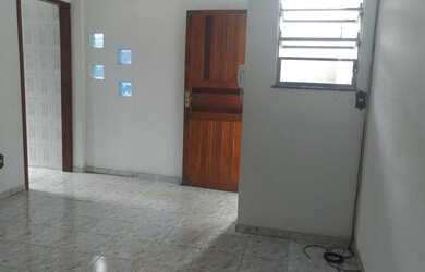 Imagem: A casa possui 2 Dormitórios e 1 Banheiro e está localizado