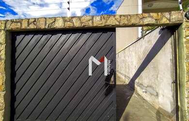 Imagem: O depósito possui 2 Vagas na garagem, 250m² de Área e está