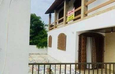 Imagem: O depósito possui 3 Vagas na garagem, 240m² de Área e está