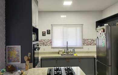 Imagem: A casa possui 3 Dormitórios, 3 Banheiros, 3 Vagas na garagem