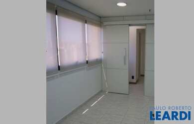 Imagem: O depósito possui 1 Vaga na garagem, 34m² de Área e está