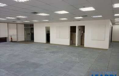 Imagem: O depósito possui 4 Vagas na garagem, 170m² de Área e está