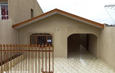 Imagem: A casa possui 3 Dormitórios, 1 Banheiro, 3 Vagas na garagem