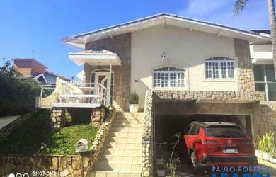 Imagem: A casa em condomínio possui 4 Dormitórios, 5 Banheiros, 4