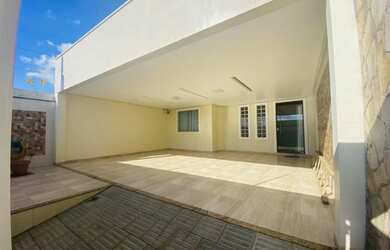 Imagem: O apartamento possui 3 Dormitórios, 2 Banheiros, 3 Vagas na