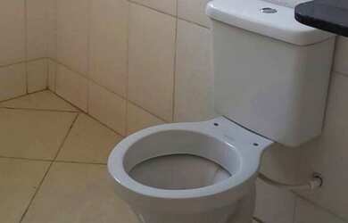 Imagem: A casa à venda possui 2 Dormitórios, 1 Banheiro, 1 Vaga na