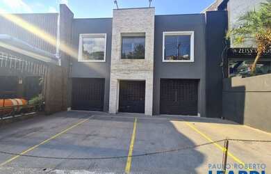 Imagem: O depósito possui 5 Vagas na garagem, 450m² de Área e está