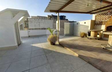 Imagem: A casa possui 4 Dormitórios, 3 Banheiros, 1 Vaga na garagem