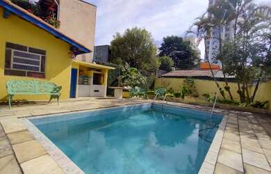 Imagem: O depósito possui 2 Vagas na garagem e 500m² de Área e está