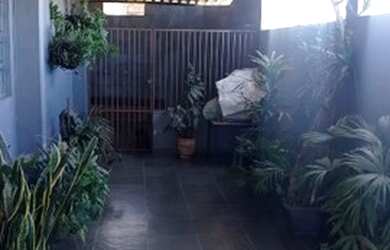 Imagem: A casa possui 3 Dormitórios, 2 Banheiros, 1 Vaga na garagem