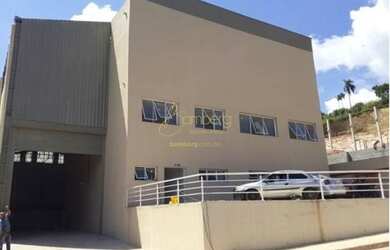 Imagem: O depósito possui 5 Vagas na garagem, 1.350m² de Área e