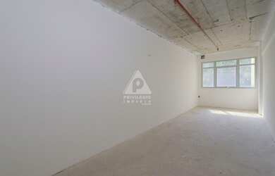 Imagem: O depósito possui 1 Vaga na garagem e 27m² de Área e está