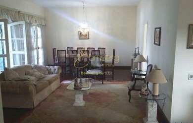 Imagem 14: Belíssima casa, espaçosa e em ótima localização. Confira