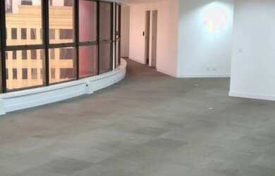 Imagem: O depósito possui 4 Vagas na garagem, 180m² de Área e está