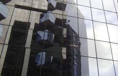 Imagem: O depósito possui 5 Vagas na garagem e 416m² de Área e está