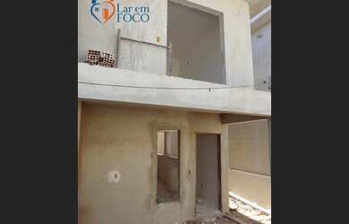 Imagem: A casa possui 2 Dormitórios, 2 Banheiros, 2 Vagas na garagem