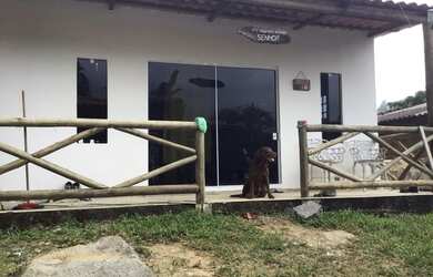 Imagem: A casa possui 1 Dormitório, 1 Banheiro, 1 Vaga na garagem