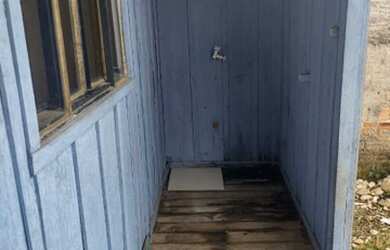 Imagem: A casa possui 2 Dormitórios, 1 Banheiro, 2 Vagas na garagem