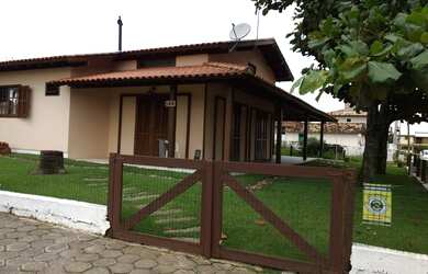 Imagem 2: Casa para venda possui 140 metros quadrados com 3 quartos em Centro - Garopaba - SC