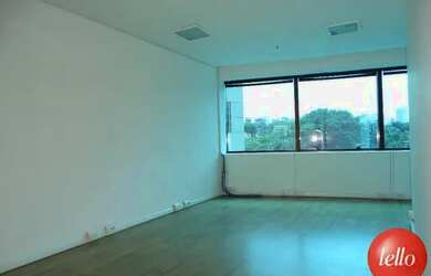 Imagem: O depósito possui 2 Vagas na garagem, 46m² de Área e está