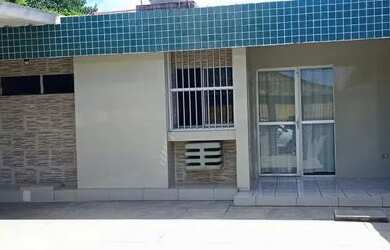 Imagem: A casa em condomínio possui 3 Dormitórios, 1 Banheiro, 3 Vagas