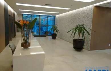 Imagem: O depósito possui 1 Vaga na garagem, 54m² de Área e está