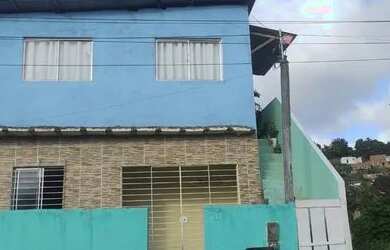 Imagem: A casa possui 2 Dormitórios e 1 Banheiro e está localizado