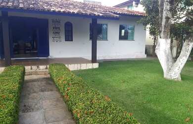 Imagem: A casa possui 3 Dormitórios, 3 Banheiros, 2 Vagas na garagem