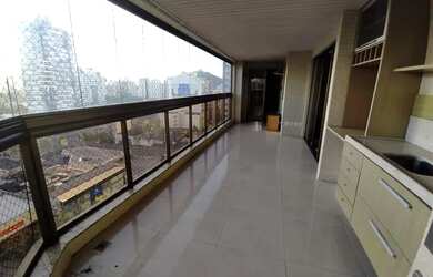 Imagem: O apartamento possui 4 Dormitórios, 1 Banheiro, 3 Vagas na