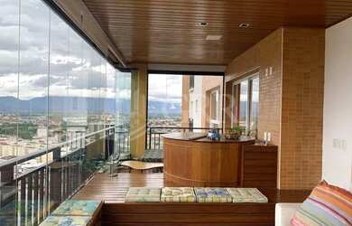 Imagem: O apartamento possui 4 Dormitórios, 5 Banheiros, 4 Vagas na