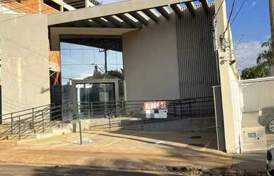 Imagem: O depósito possui 5 Vagas na garagem, 329m² de Área e está