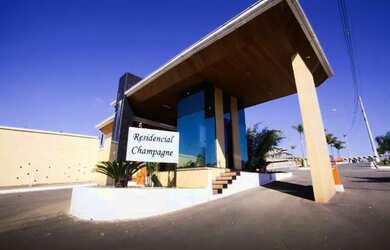 Imagem: O terreno possui 1.000m² de Área e está localizado em Champagne