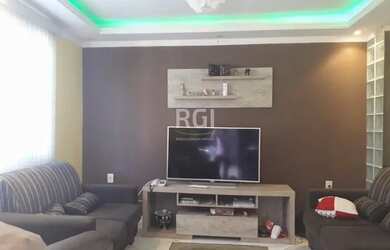 Imagem: A casa possui 2 Dormitórios, 1 Banheiro, 2 Vagas na garagem