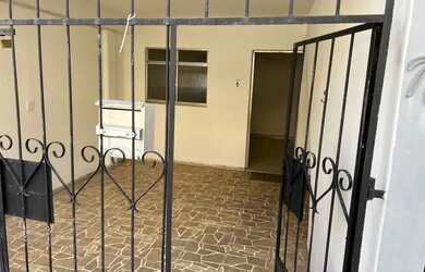 Imagem 2: Casa 2/4 Castro Neves. 6.500m² de Área, 1 Vaga na garageme2 Dormitórios