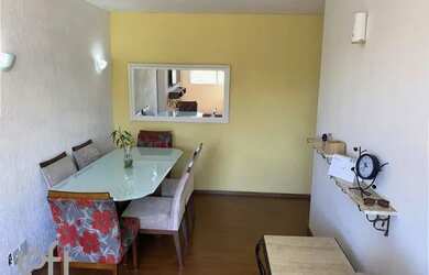 Imagem: O apartamento possui 2 Dormitórios, 1 Banheiro, 1 Vaga na garagem