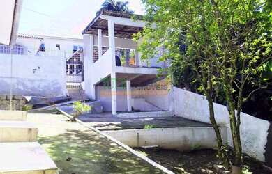 Imagem: A casa possui 4 Dormitórios, 2 Banheiros, 1 Vaga na garagem