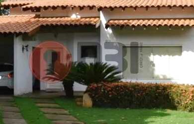 Imagem: A casa em condomínio possui 4 Dormitórios, 5 Banheiros, 4