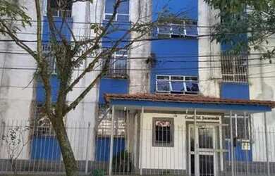 Imagem: O apartamento possui 3 Dormitórios, 1 Banheiro, 1 Vaga na garagem