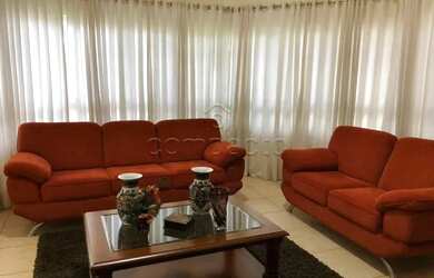 Imagem: A casa em condomínio possui 5 Dormitórios, 5 Banheiros, 4