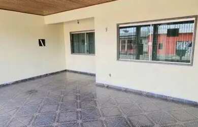 Imagem: A casa possui 4 Dormitórios, 1 Banheiro, 174m² de Área e