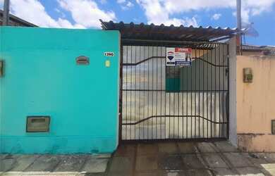 Imagem: A casa possui 2 Dormitórios, 1 Banheiro, 1 Vaga na garagem