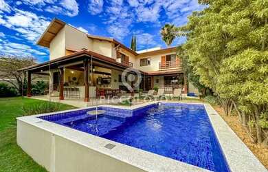 Imagem: A casa em condomínio possui 4 Dormitórios, 5 Banheiros, 5