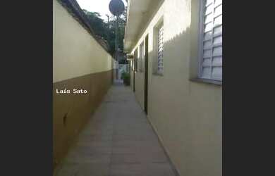 Imagem: A casa possui 2 Dormitórios, 1 Banheiro, 1 Vaga na garagem