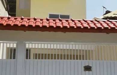 Imagem: A casa possui 3 Dormitórios, 1 Banheiro, 3 Vagas na garagem