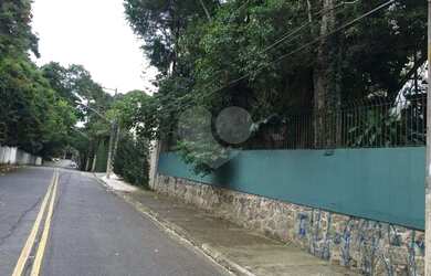 Imagem: A casa possui 4 Dormitórios, 5 Banheiros, 5 Vagas na garagem