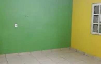 Imagem: A casa possui 2 Dormitórios, 1 Banheiro, 1 Vaga na garagem