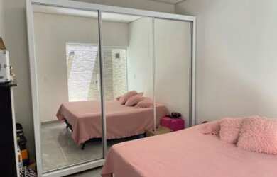 Imagem 2: Casa moderna, quintal amplo e seguro ideal para crianças brincarem