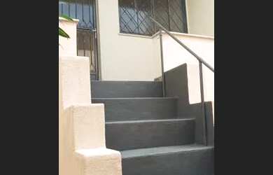 Imagem: A casa possui 2 Dormitórios, 1 Banheiro, 1 Vaga na garagem