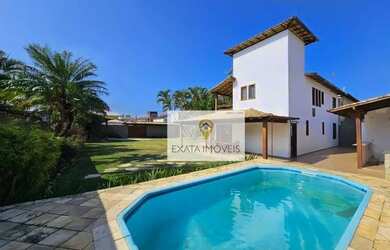 Imagem: A casa possui 4 Dormitórios, 5 Banheiros, 2 Vagas na garagem